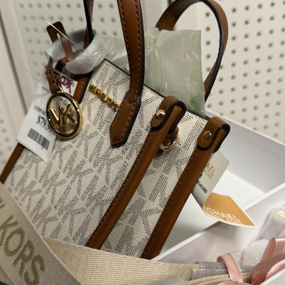 ‼️SOLD DO NOT BUY‼️ Michael Kors Extra-Small Gigi Logo Crossbody Canvas Bag - Picture 5 of 9